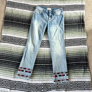 Driftwood embroidered ankle jeans light wash size 26